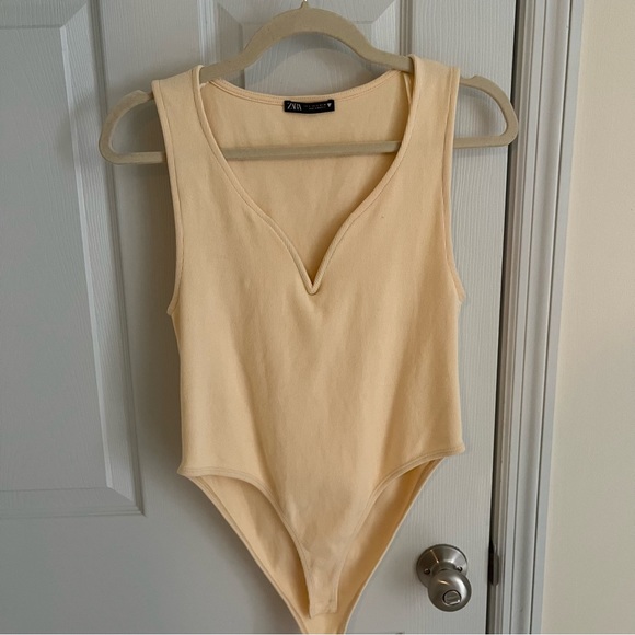 SWEETHEART NECKLINE BODYSUIT - Picture 1 of 3